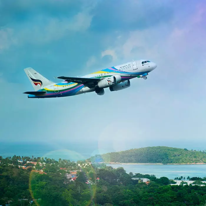 Samolot pasażerski podczas startu na wymarzoną podróż.